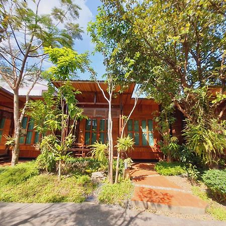 Areeya Phubeach Resort Wooden House Ban Chong Phli Exteriör bild