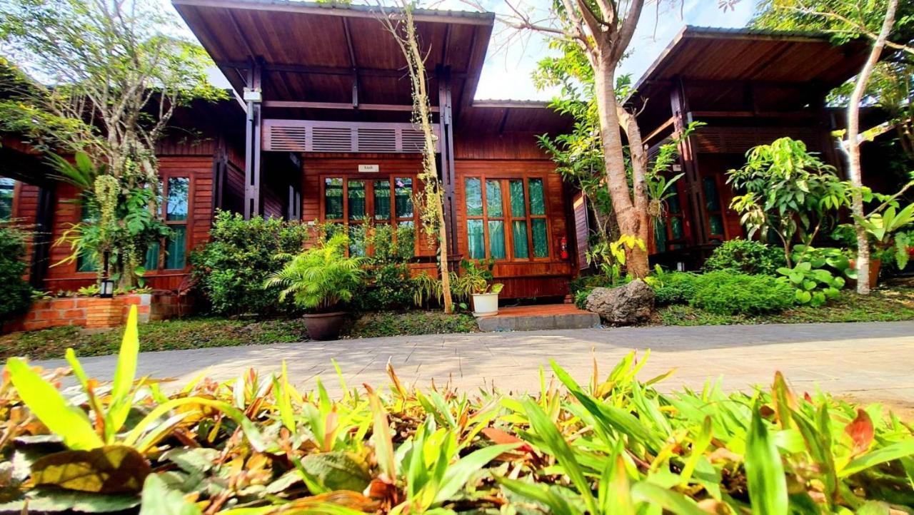 Areeya Phubeach Resort Wooden House Ban Chong Phli Exteriör bild